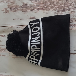 #pimpinjoy knit pom hat‎ black white